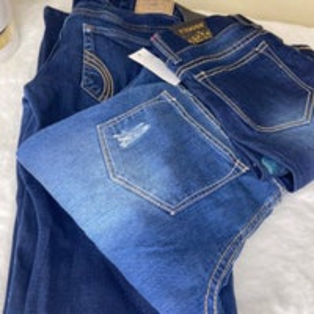 VIGOSS (2) Hollister (1) Jeans - Picture 6 of 16